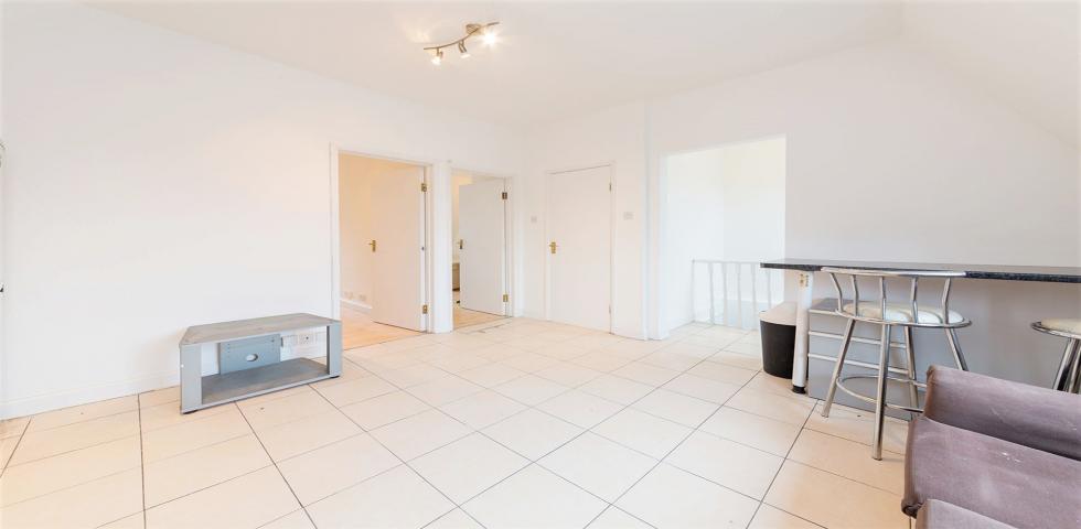 			2 Bedroom, 1 bath, 1 reception Flat			 High Road, DOLLIS HILL